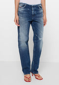 Blaue Jeans aus Denim mit lockerer Passform, angedeuteten Gebrauchsspuren und ausgefranstem Bund. Verfügt über vordere Taschen und dezente Farbverblassung.