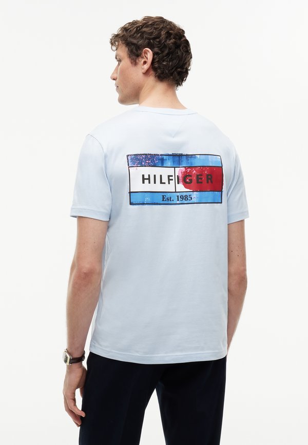 Tommy Hilfiger BRAND LOVE BACK FLAG GRAPHIC TEE - Print T-shirt - sky blue
