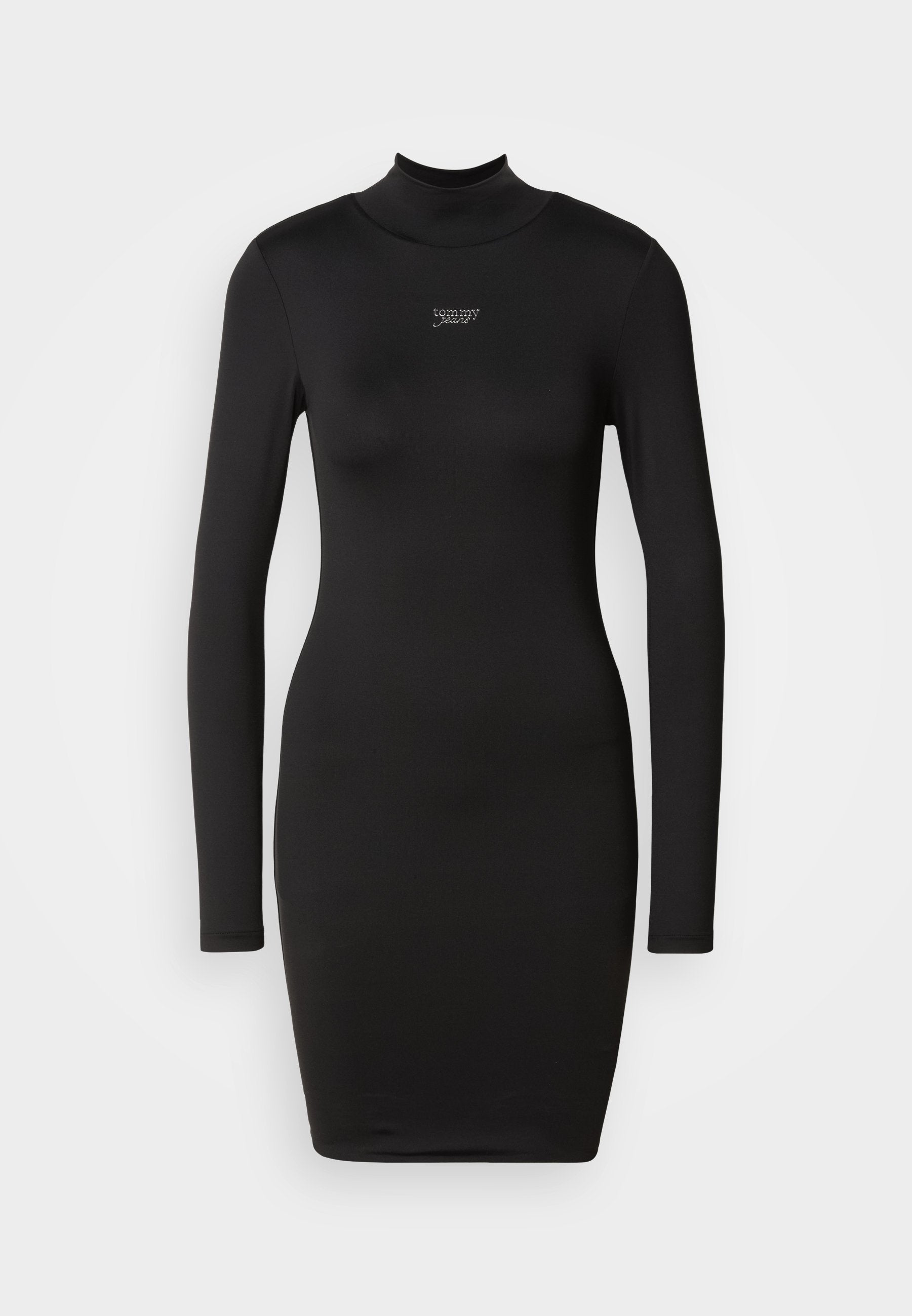 Schwarzes langärmeliges Bodycon-Kleid mit hohem Kragen. Aus glattem Stoff gefertigt, mit einem dezenten Logo-Detail auf der Brust. Einfaches Design.