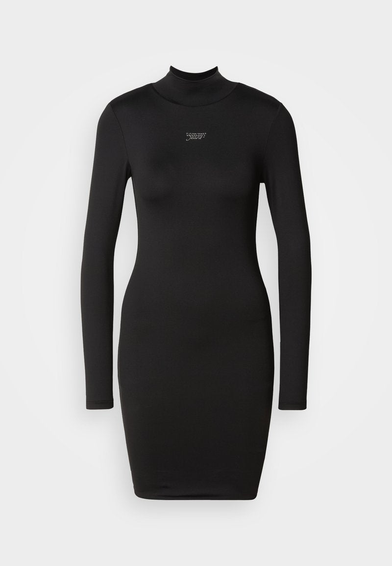 Schwarzes langärmeliges Bodycon-Kleid mit hohem Kragen. Aus glattem Stoff gefertigt, mit einem dezenten Logo-Detail auf der Brust. Einfaches Design.
