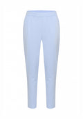 Helle blaue, maßgeschneiderte Hose mit glatter Textur, flachem Frontbereich, zwei Falten und schmal geschnittenem Bein.