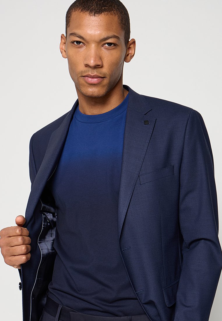 REGULAR FIT Media 4