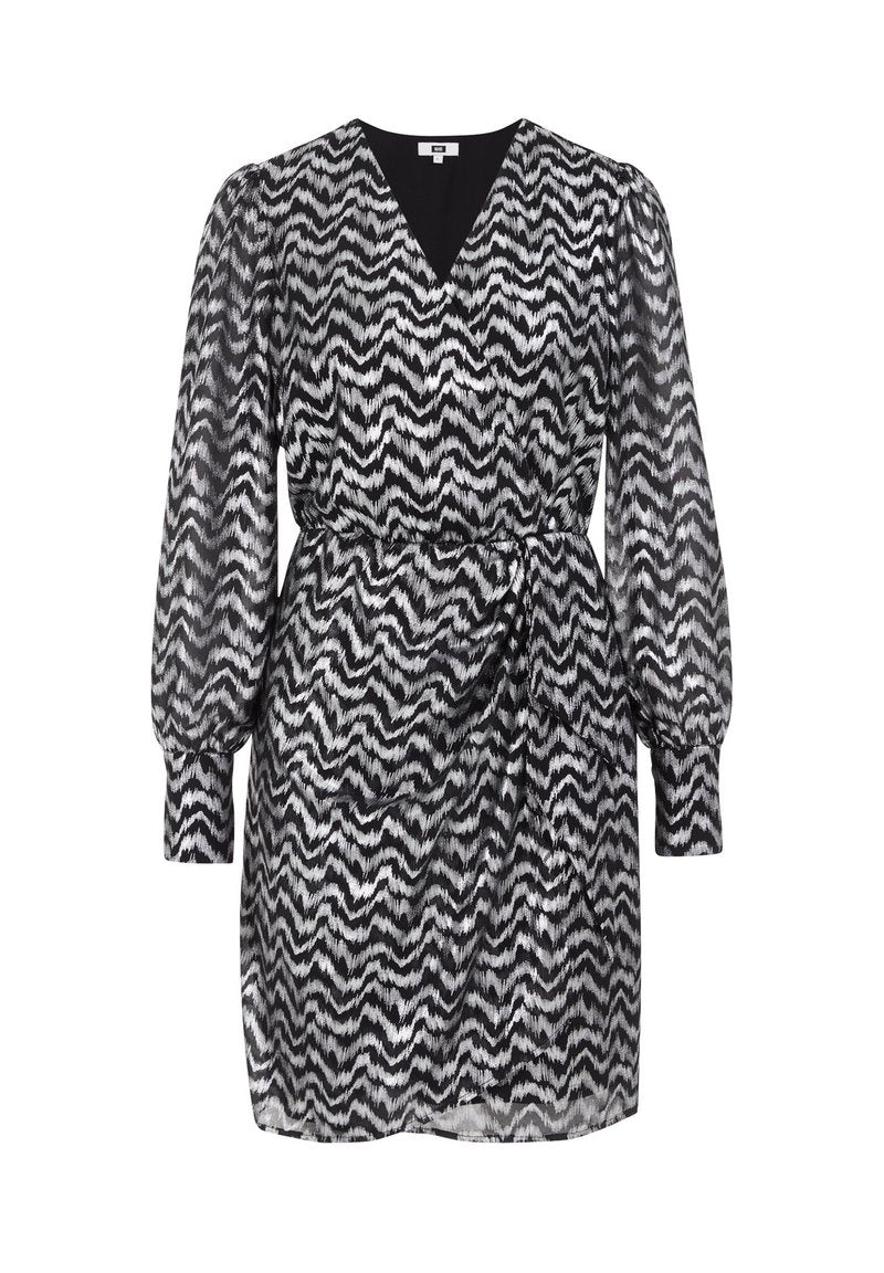Schwarz-weißes Kleid mit Zickzackmuster, V-Ausschnitt, langen Puffärmeln, tailliertem Schnitt und seitlichem Bindeband. Aus leichtem Stoff gefertigt.