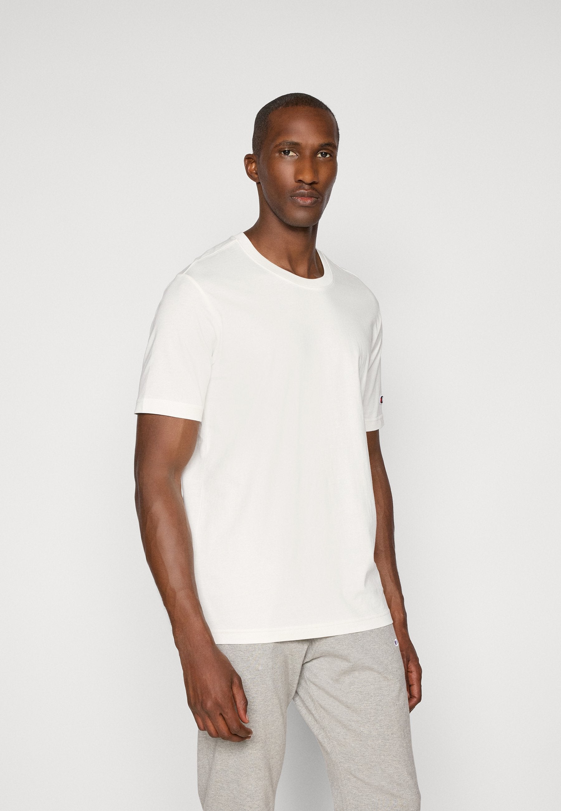 Champion SPORTSWEAR STANDARD FIT
2 PACK