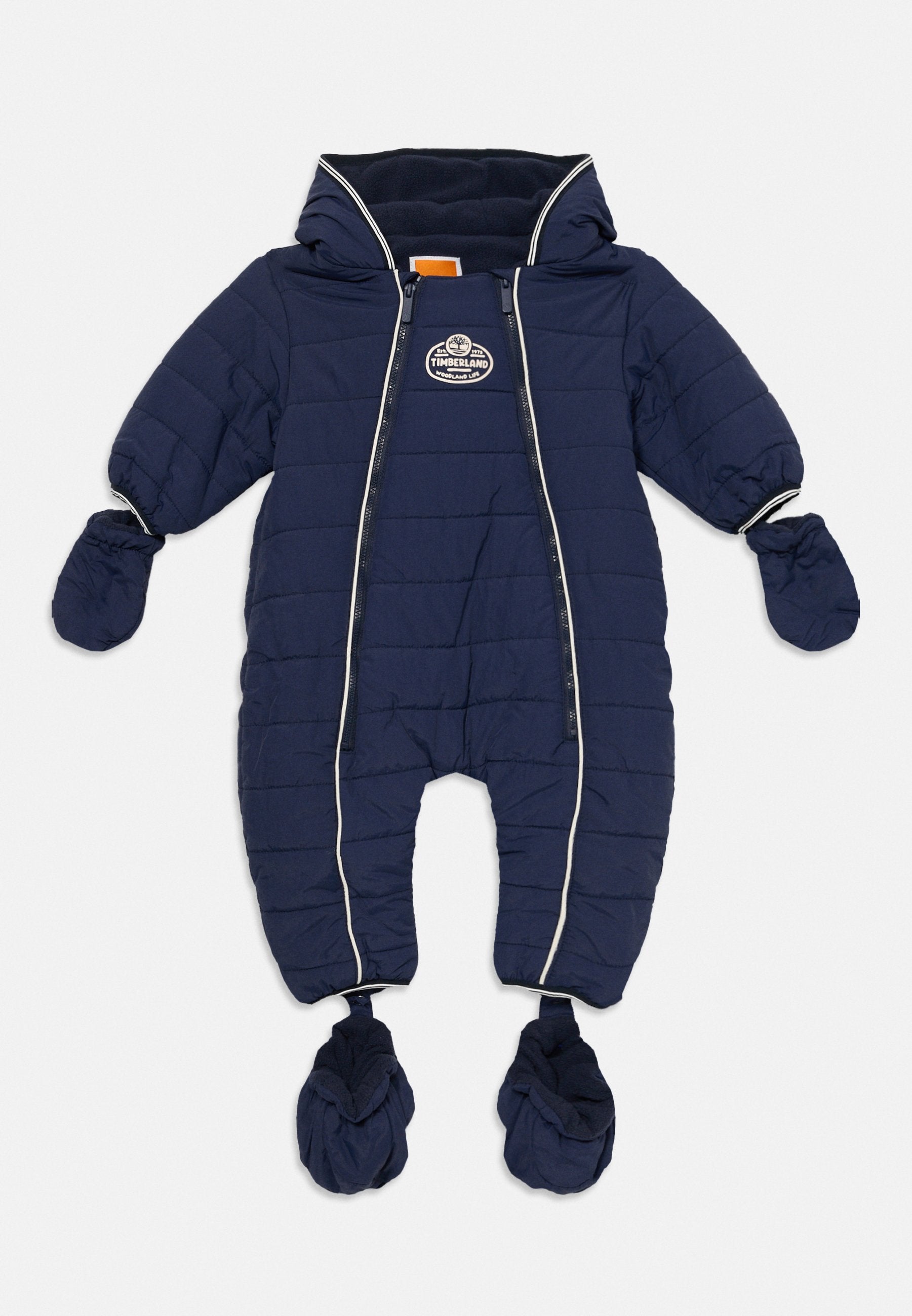 Marineblauer, wattierter Baby-Schneeanzug mit Kapuze, abnehmbaren Fäustlingen, Stiefelchen, doppelten Front-Reißverschlüssen und Timberland-Logo auf der Brust.