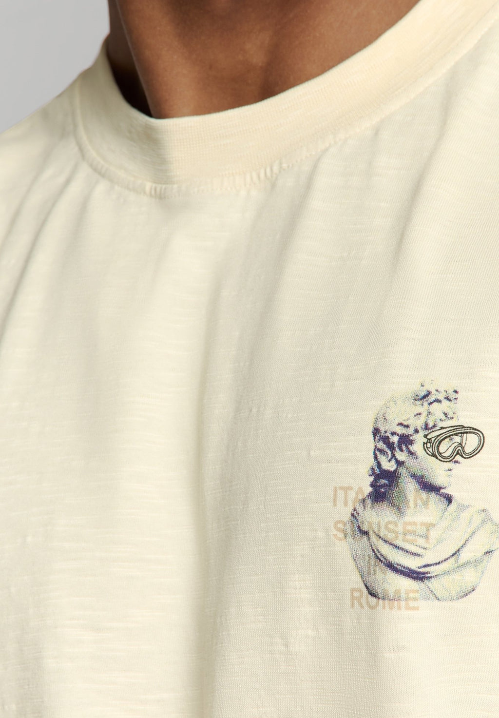 CREWNECK Media 7