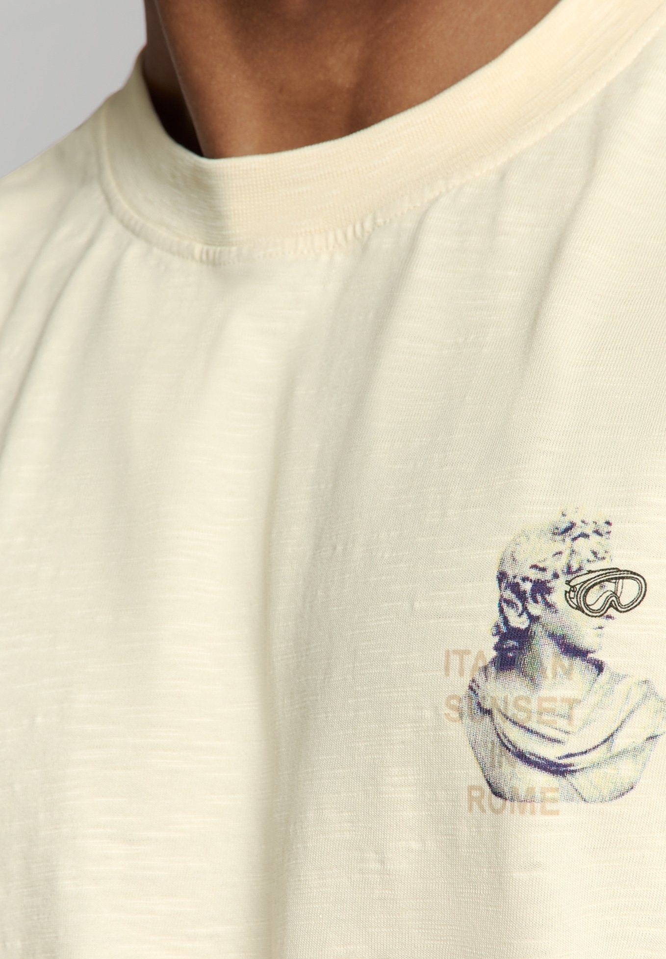 CREWNECK Media 7