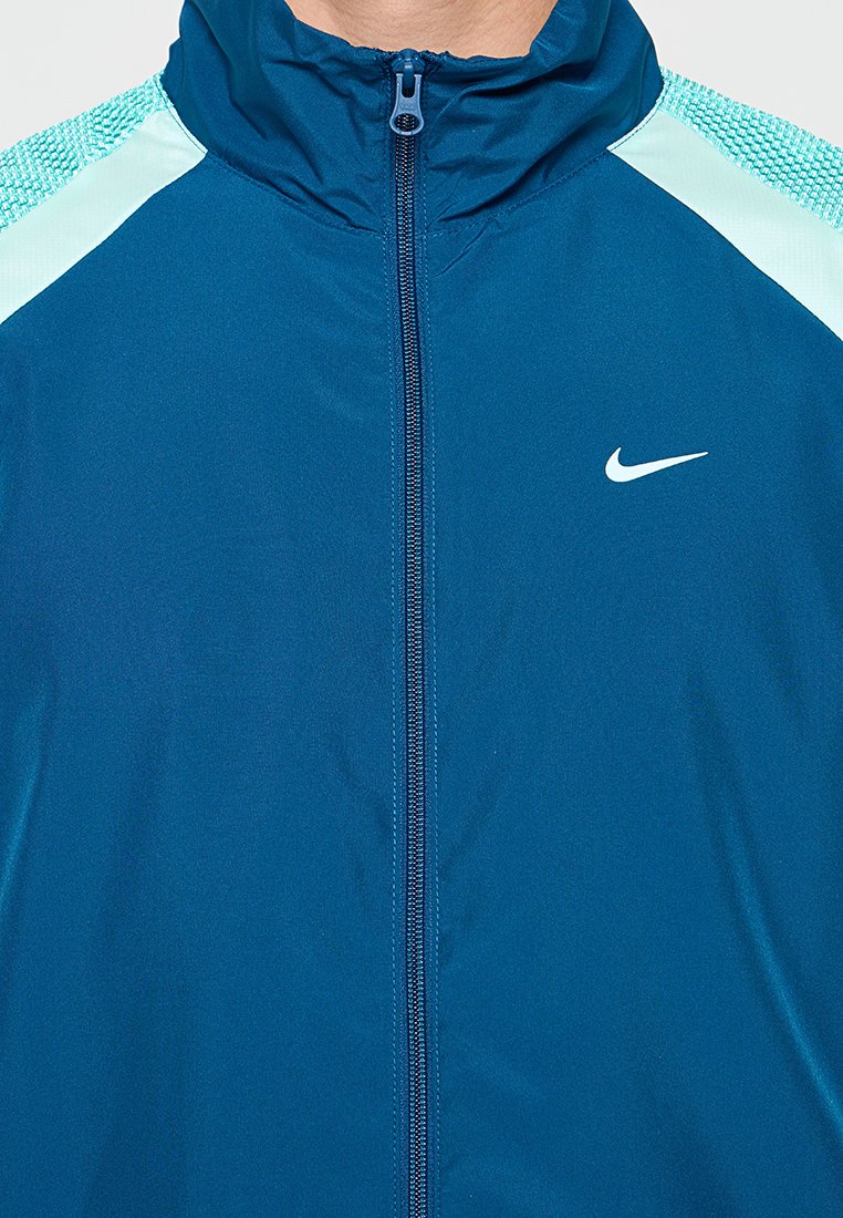 Nike Performance