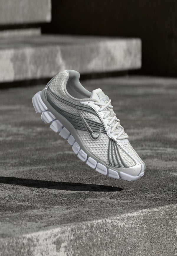 Nike Sportswear ZOOM SKYLON 11 - Trainers - white/metallic silver-coloured/grey fog