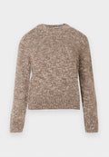 Brauner gestrickter Pullover mit strukturiertem Muster, rundem Ausschnitt und langen Ärmeln. Gerippter Saum und Bündchen. Weicher, grober Stoff.