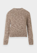 Brauner gestrickter Pullover mit strukturiertem Muster, rundem Ausschnitt und langen Ärmeln. Gerippter Saum und Bündchen. Weicher, grober Stoff.