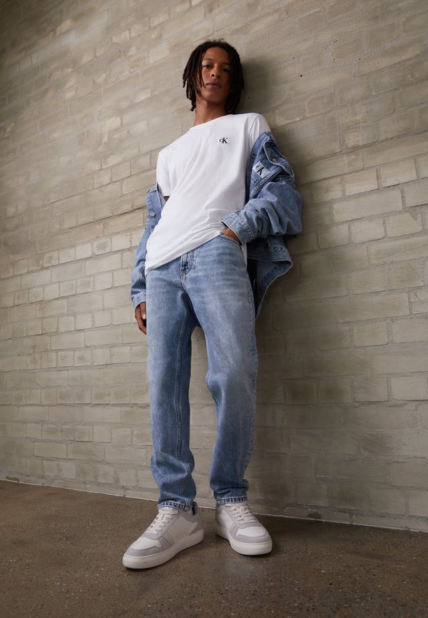 Calvin Klein Jeans ESSENTIAL SLIM TEE - Basic T-shirt - bright white