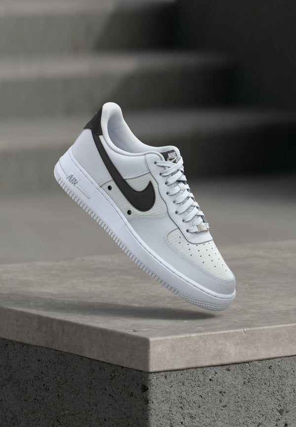 Nike Sportswear AIR FORCE 1 07 LV8 TECH - Trainers - geyser grey/black/white