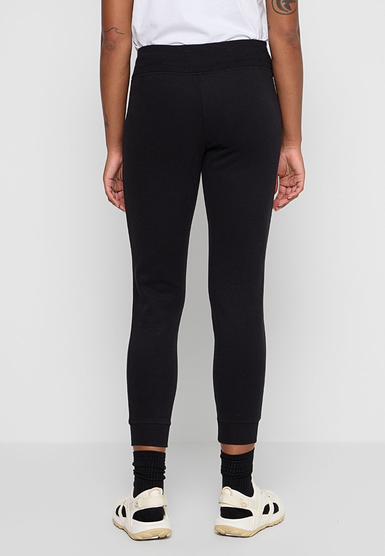 DKNY Sport