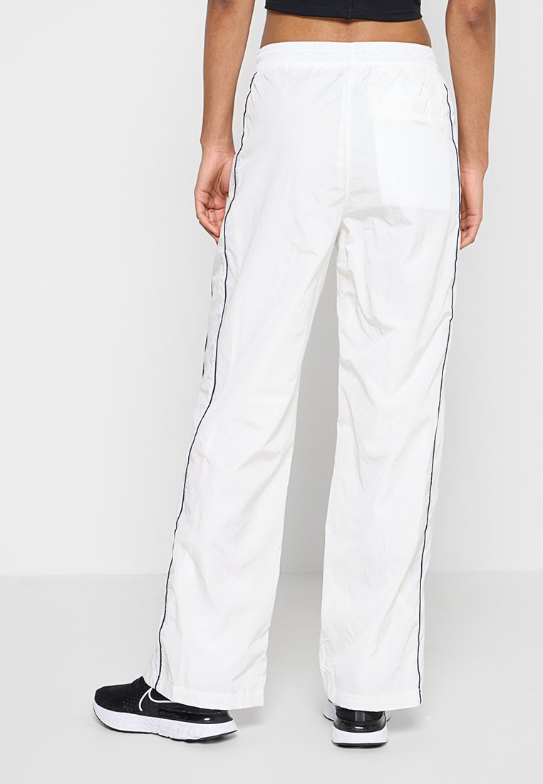 Nike Sportswear REGULAR FIT