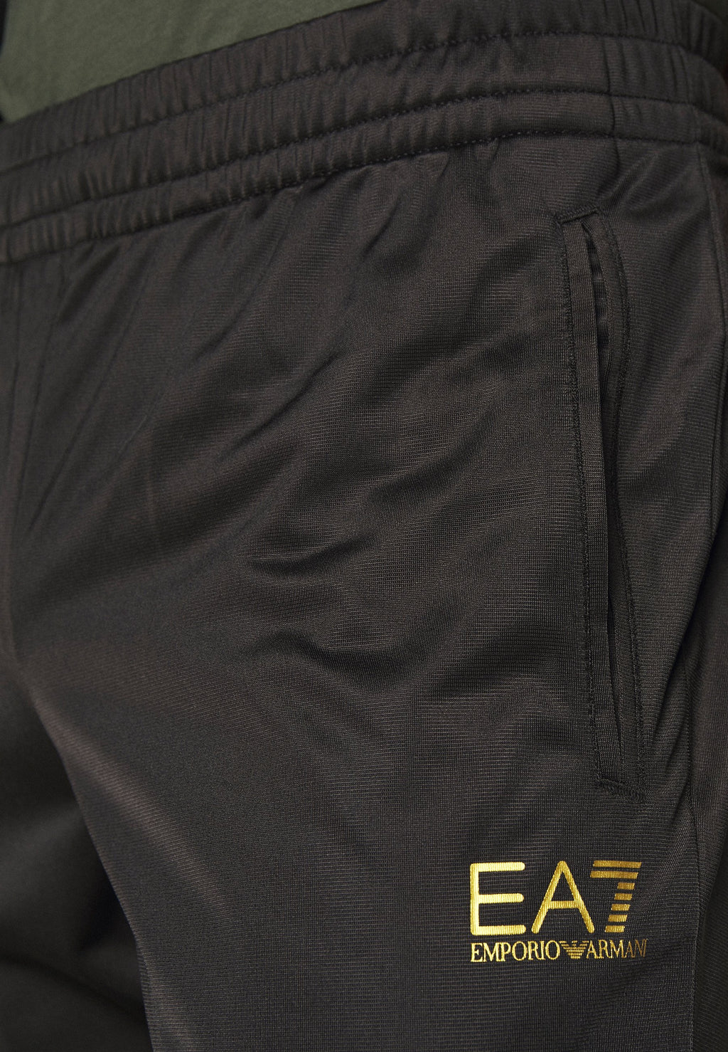 TRACKSUIT Media 9