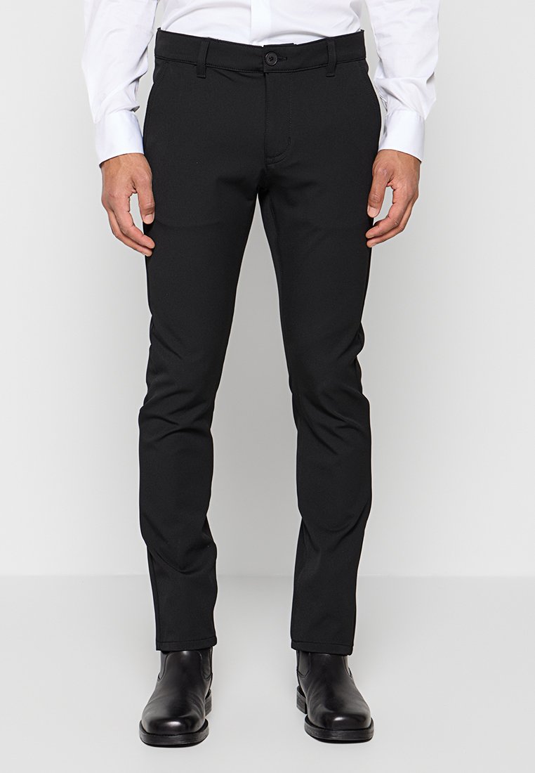 REGULAR FIT Media 1