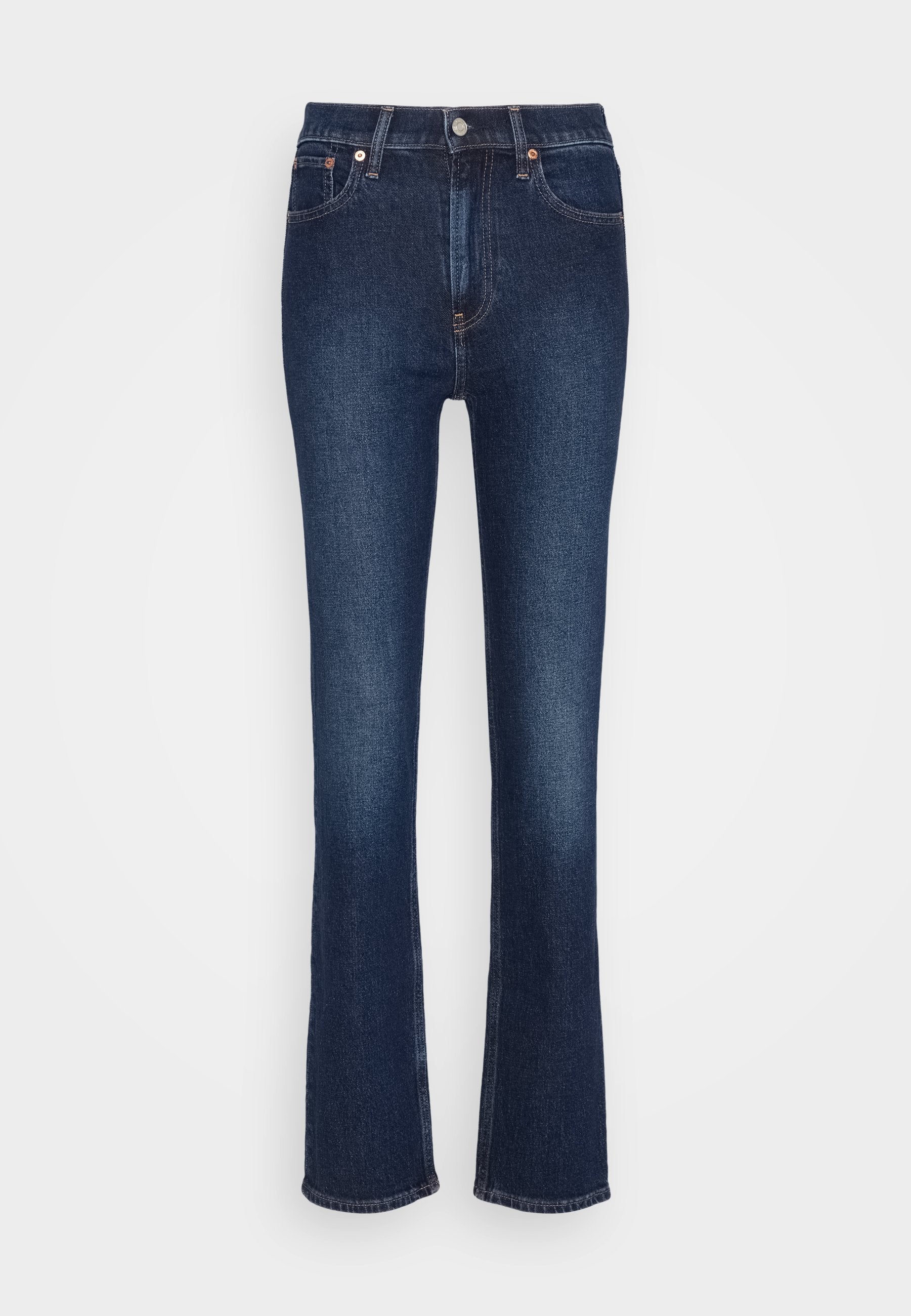 Dunkelblaue Denimjeans mit geradem Bein, ausgestattet mit einem Knopfverschluss, Gürtelschlaufen und Vordertaschen. Glatte Textur mit minimaler Gestaltung.