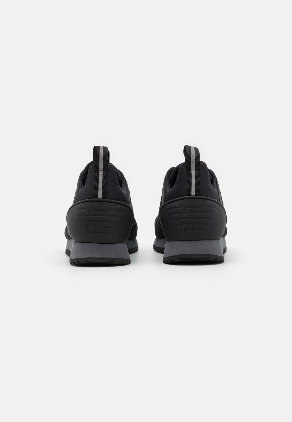 LACES UNISEX Media 3