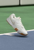Nike Performance COURT LITE 4 HC - Multicourt tennis shoes - white/light orewood brown/summit white