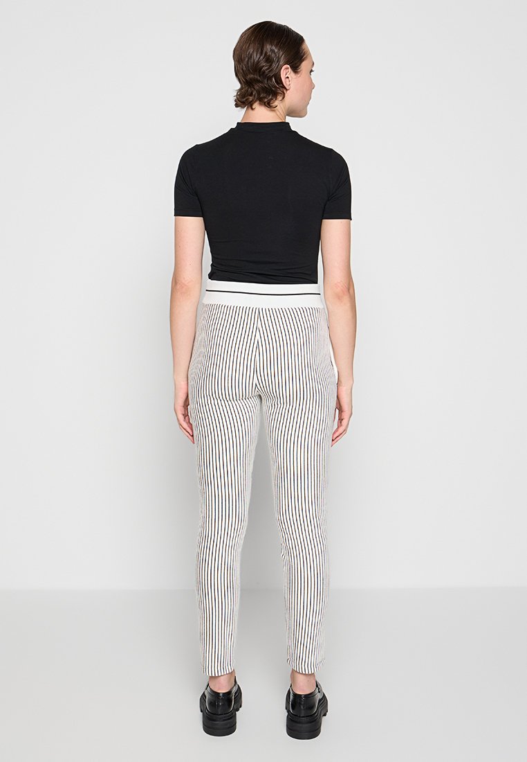 Armani Exchange Leggings - Hosen Media 3