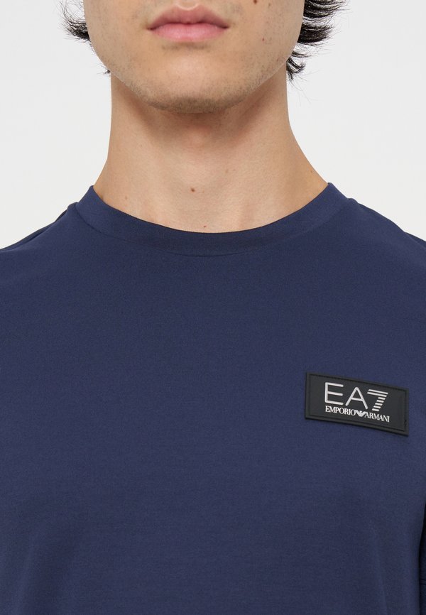 EA7 Emporio Armani