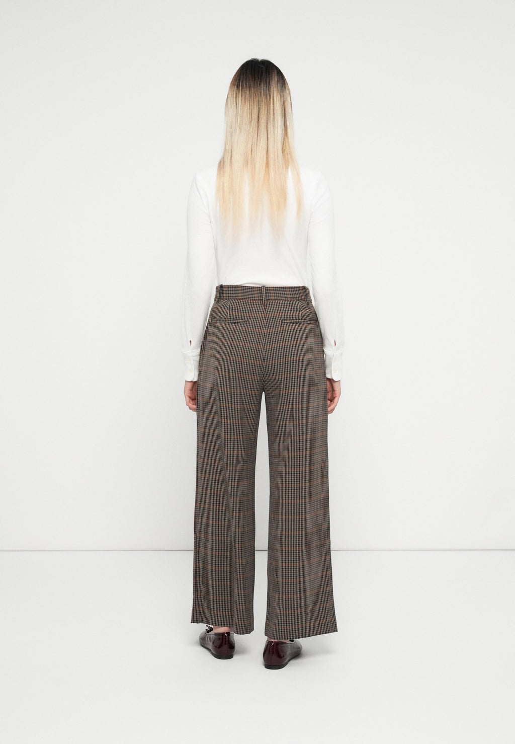 GAP WIDE LEG