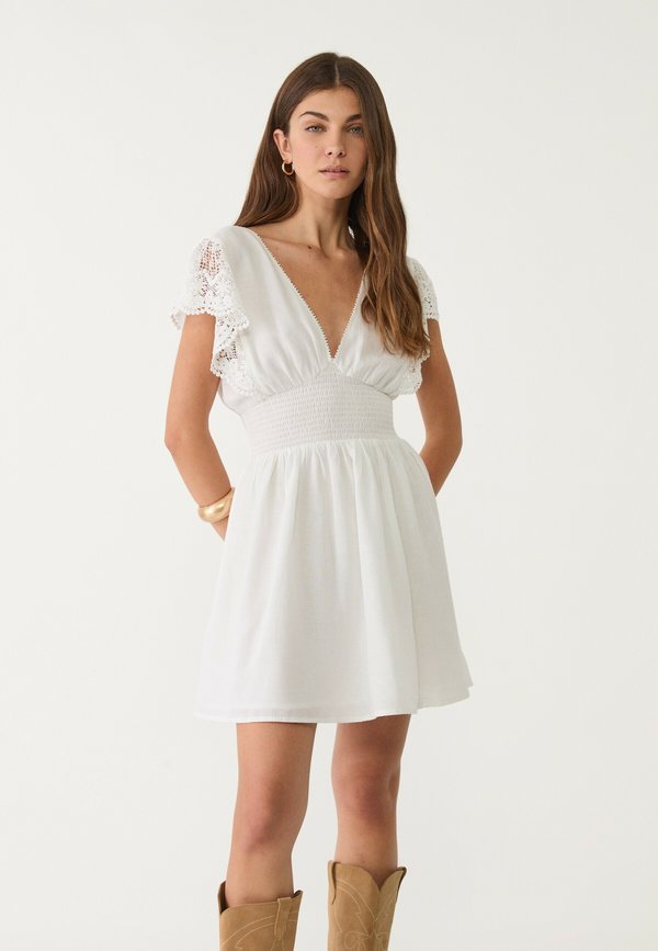 Stradivarius SHORT WITH OPENWORK SLEEVES