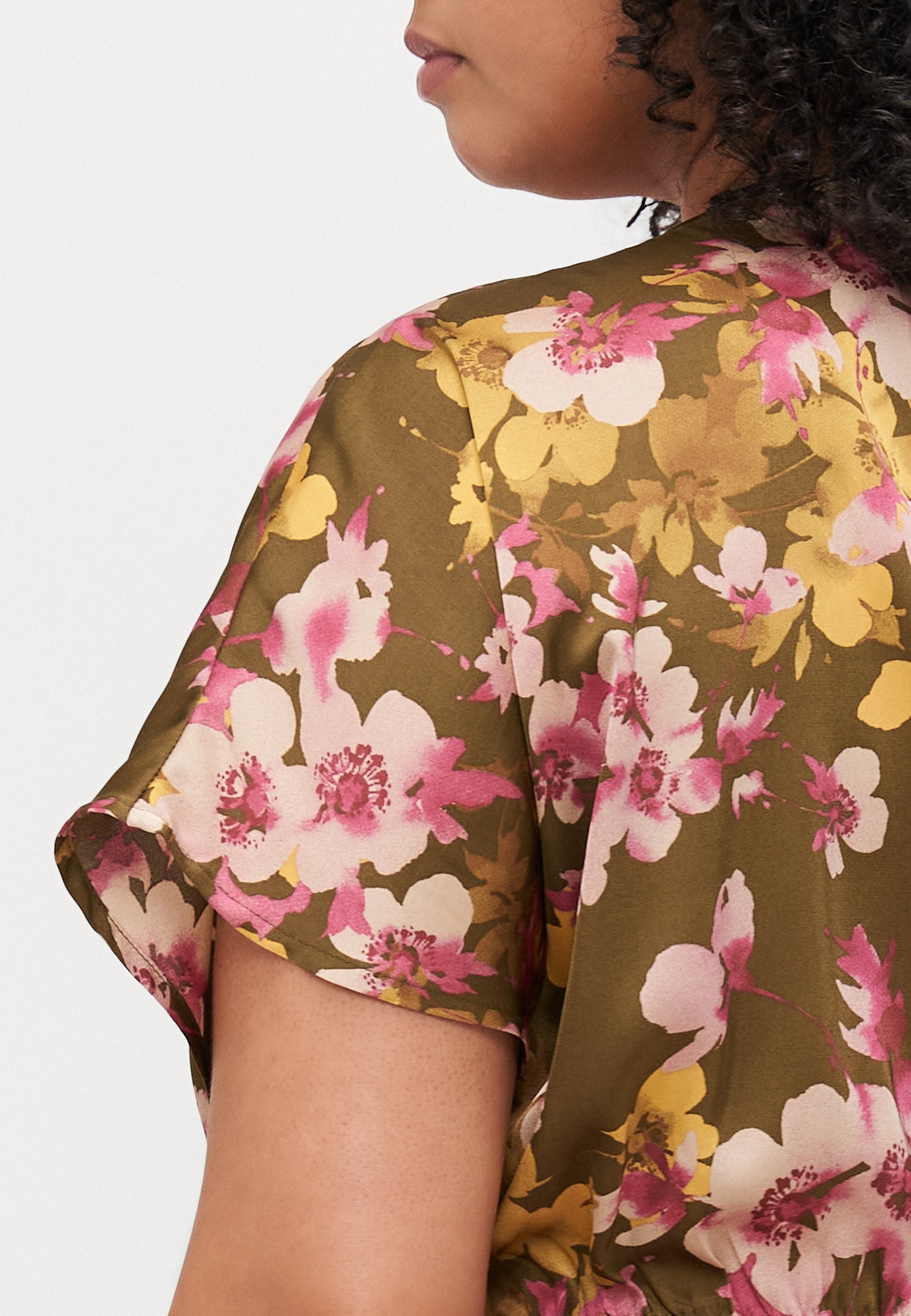 CARFULIA WRAP DREES Media 6