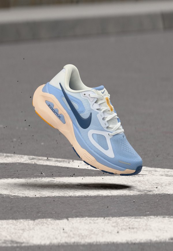 Nike Performance STRUCTURE PLUS - Road running shoes - white/mystic navy/aluminum/sundial/barely orange