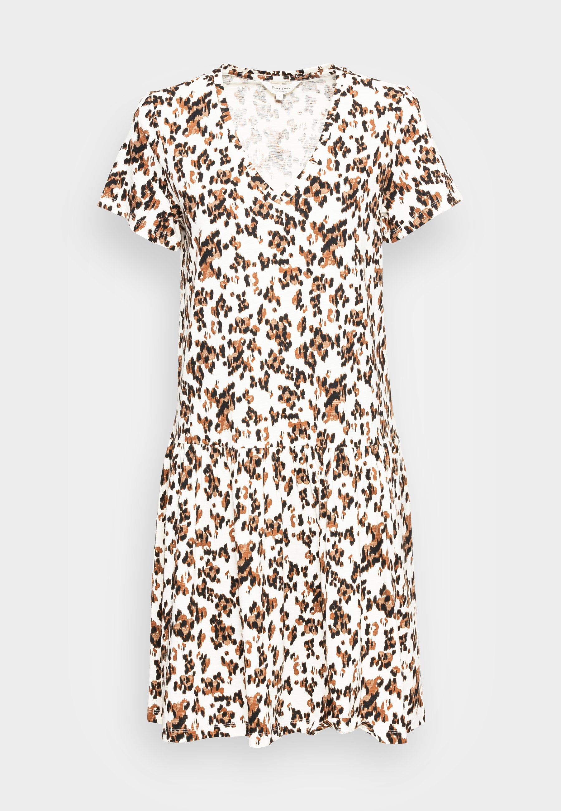 Kurzärmliges Kleid mit V-Ausschnitt, in Weiß mit schwarz-braunem Leopardenmuster. Ausgestellter Rock mit geraffter Textur in der Taille.