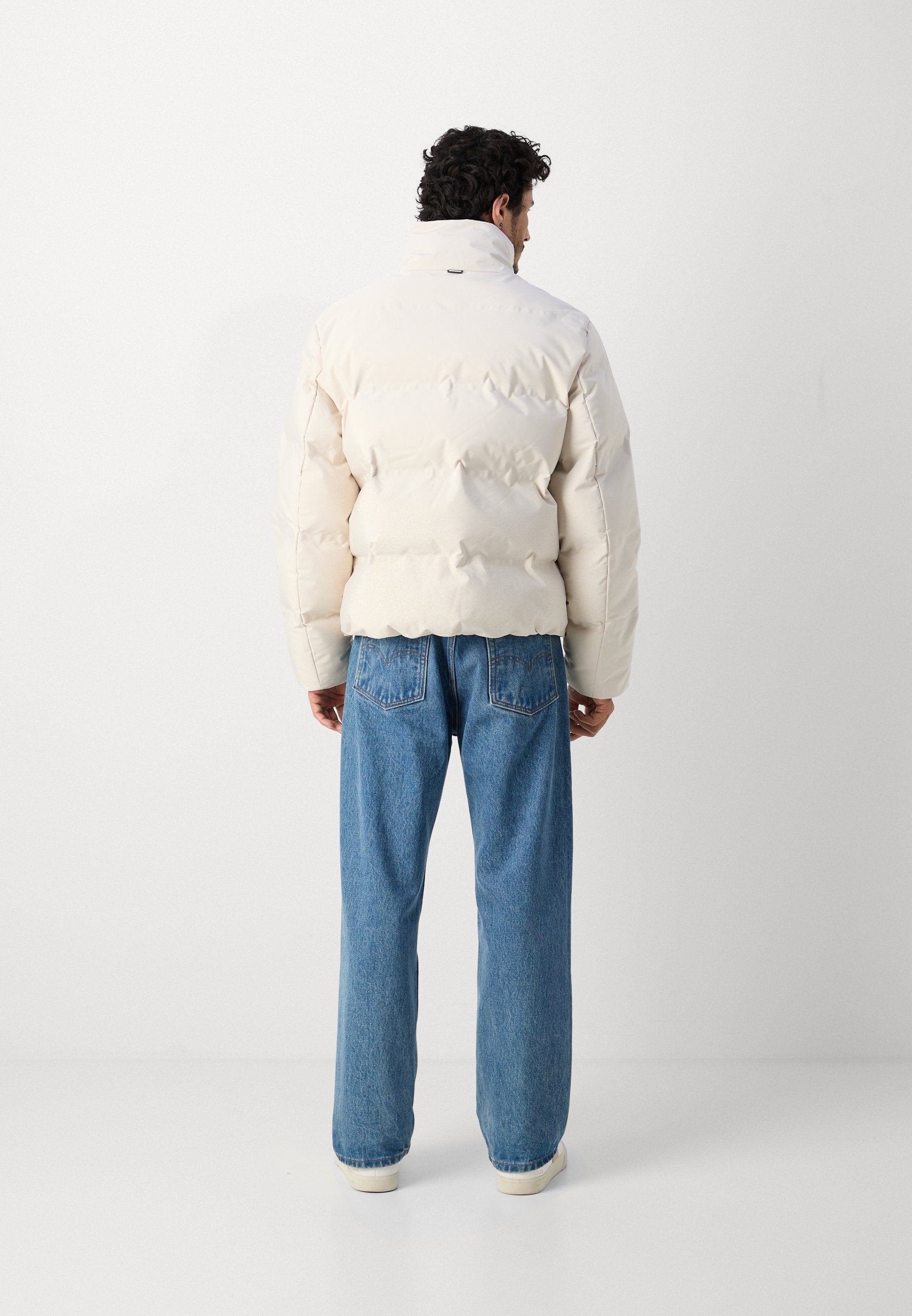 CROPPED SEAMLESS PUFFER JACKET Media 5