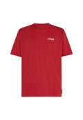 Rotes Baumwoll-T-Shirt mit Rundhalsausschnitt und kurzen Ärmeln. Auf der Brust befindet sich ein kleines weißes "O'Neill"-Logo. Glatte, leichte Textur.