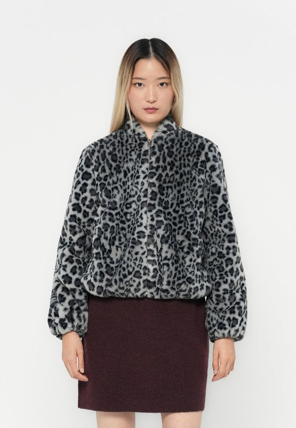 Vero Moda VMSONJALIGA SHORT JACKET - Light jacket - griffin