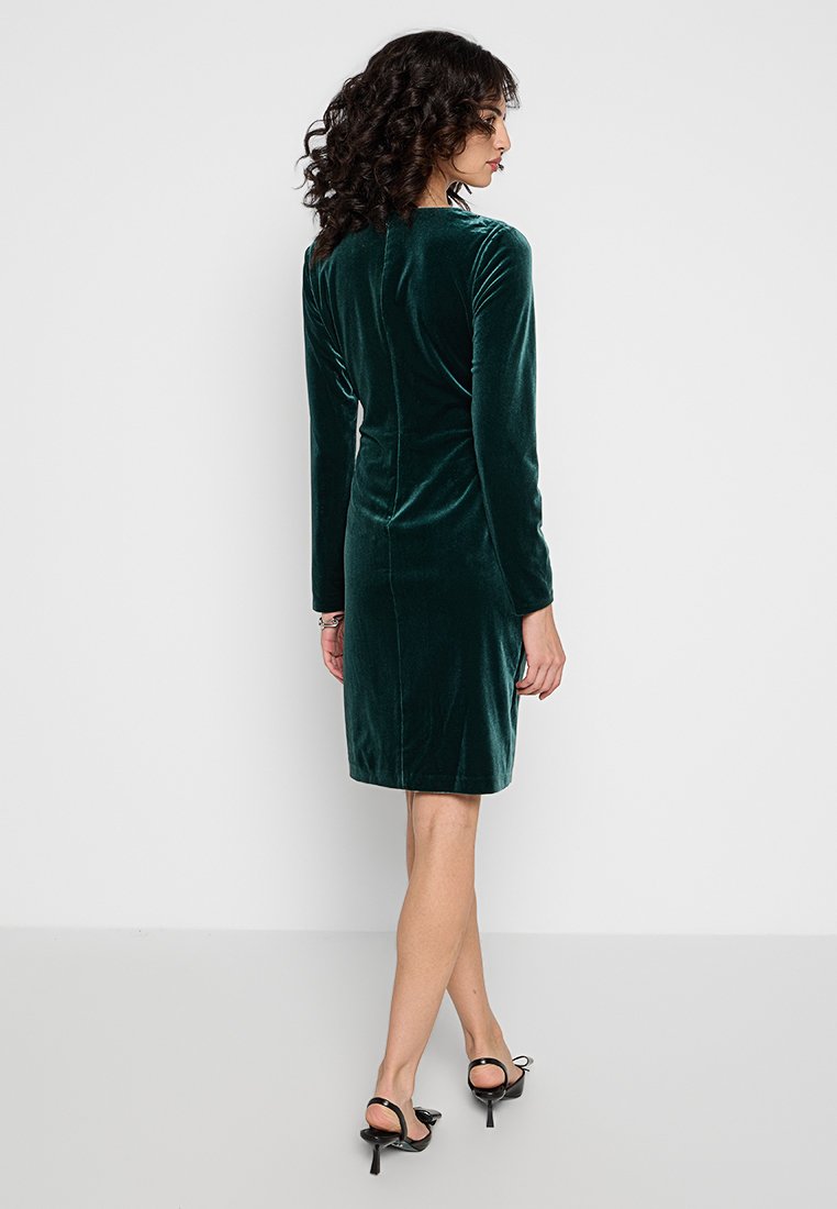 DKNY