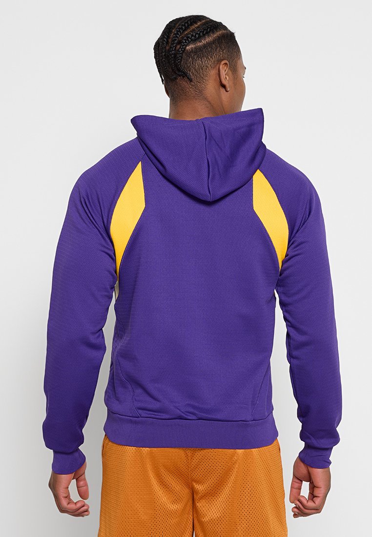 Nike Performance