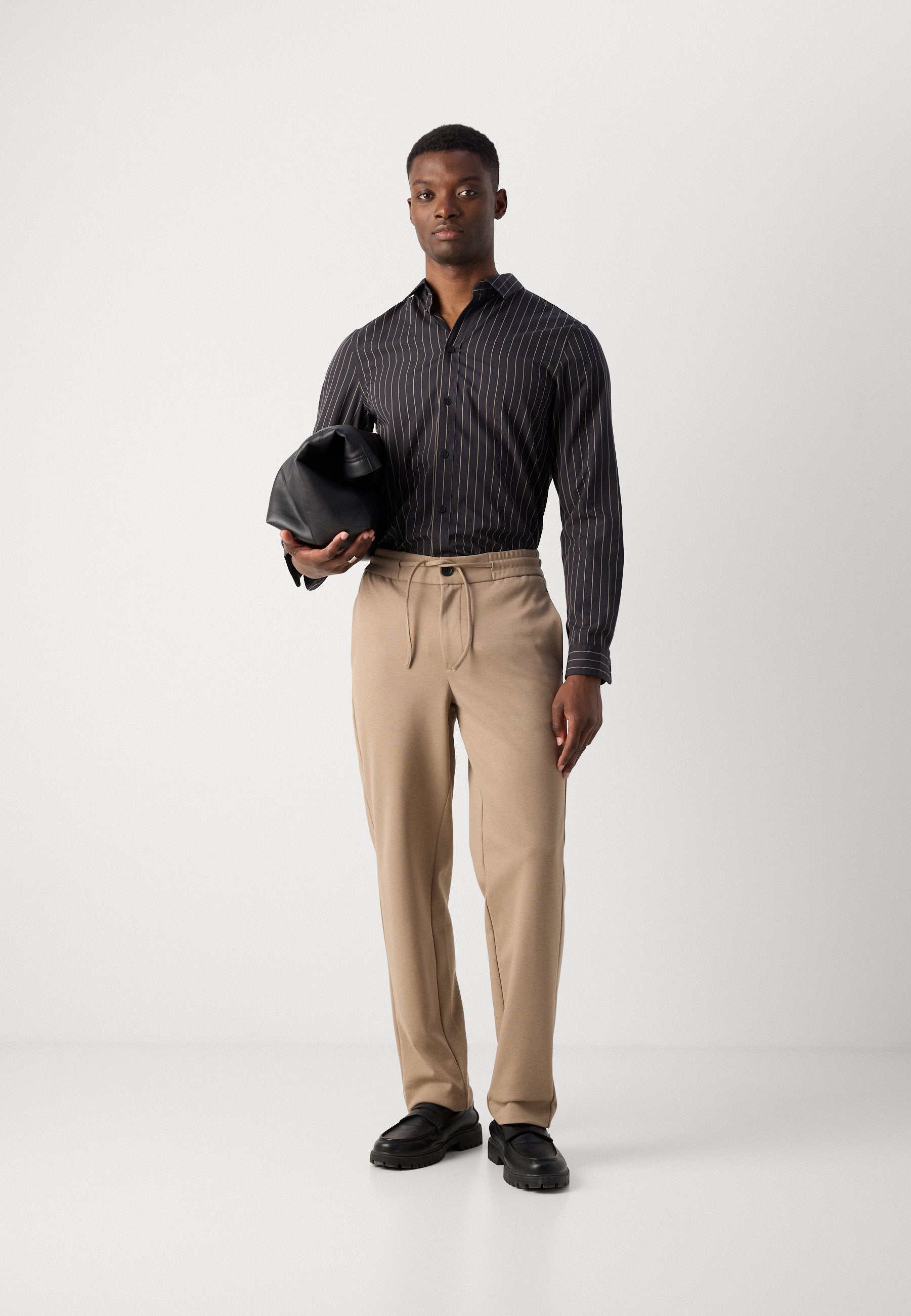 SUPERFLEX RELAXED FIT PANTS Media 6