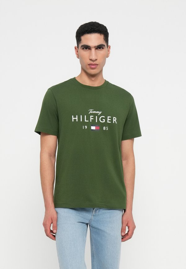 Tommy Hilfiger LOGO GRAPHIC JERSEY CREW NECK T-SHIRT - Print T-shirt - mountain pine
