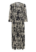 Maxikleid in Schwarz und Creme, mit einem Pinselstrichmuster. Lange Ärmel, runder Ausschnitt und geraffte Details in der Taille.