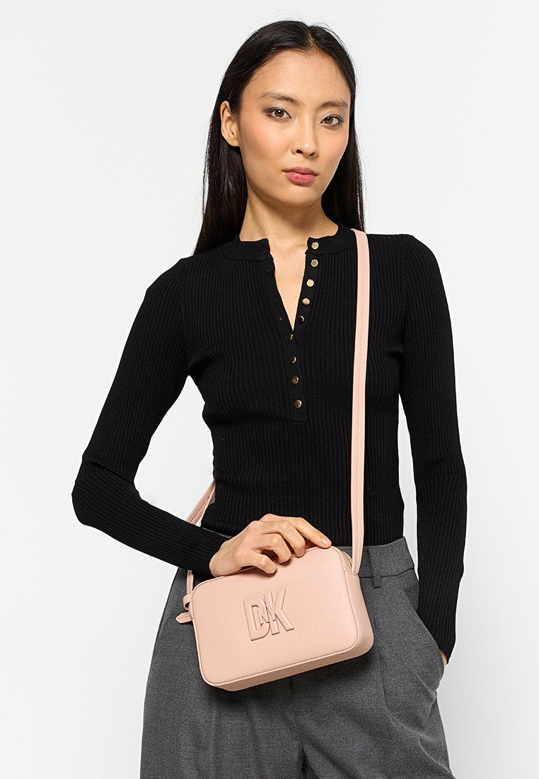 DKNY SEVENTH AVENUE