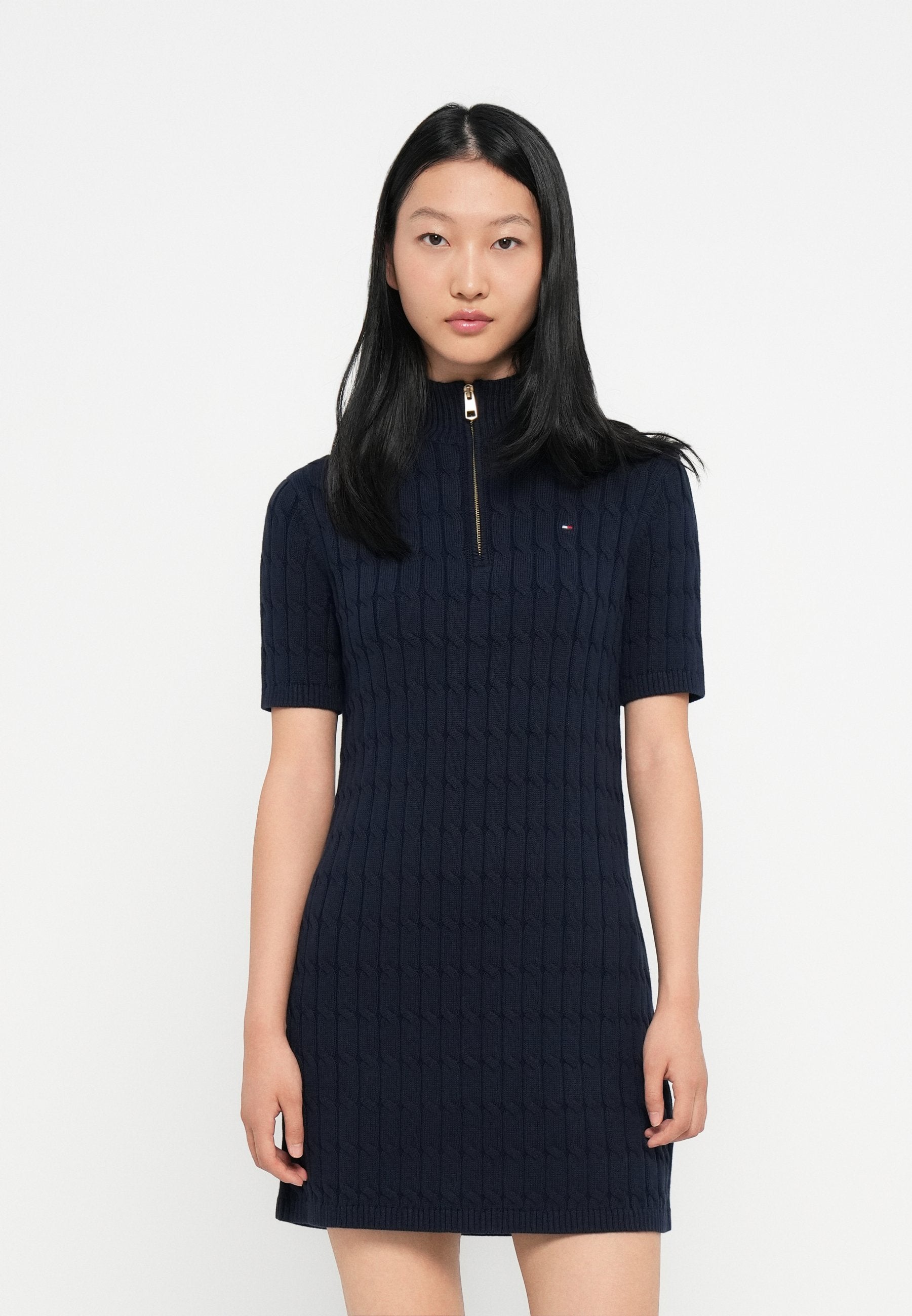 CABLE SHIFT DRESS Media 3