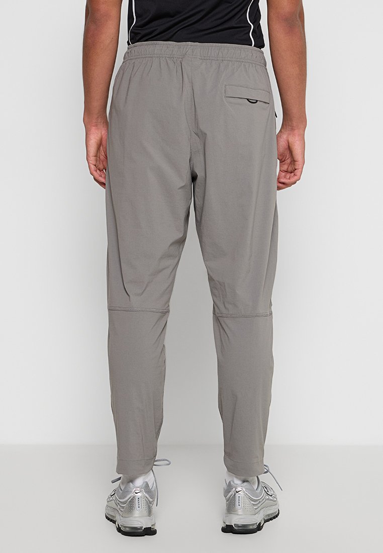 Nike Sportswear REGULAR FIT