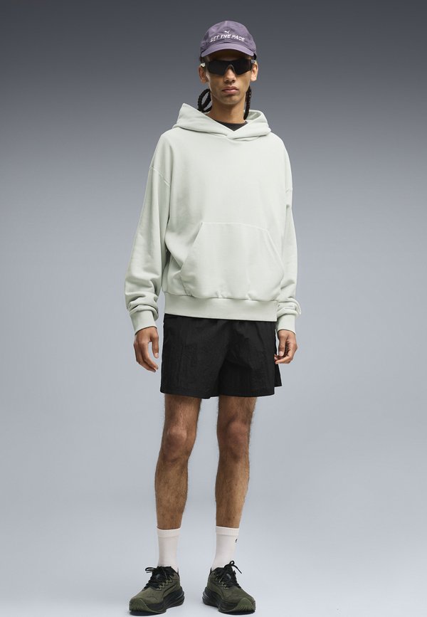 Puma RUN CULTURE COLLECTIVE BOXY HOODIE - Hoodie - créme de mint