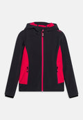 Schwarze Jacke mit pinken Akzenten, aus leichtem Material gefertigt. Verfügt über eine Kapuze, einen durchgehenden Reißverschluss und zwei seitliche Reißverschlusstaschen.