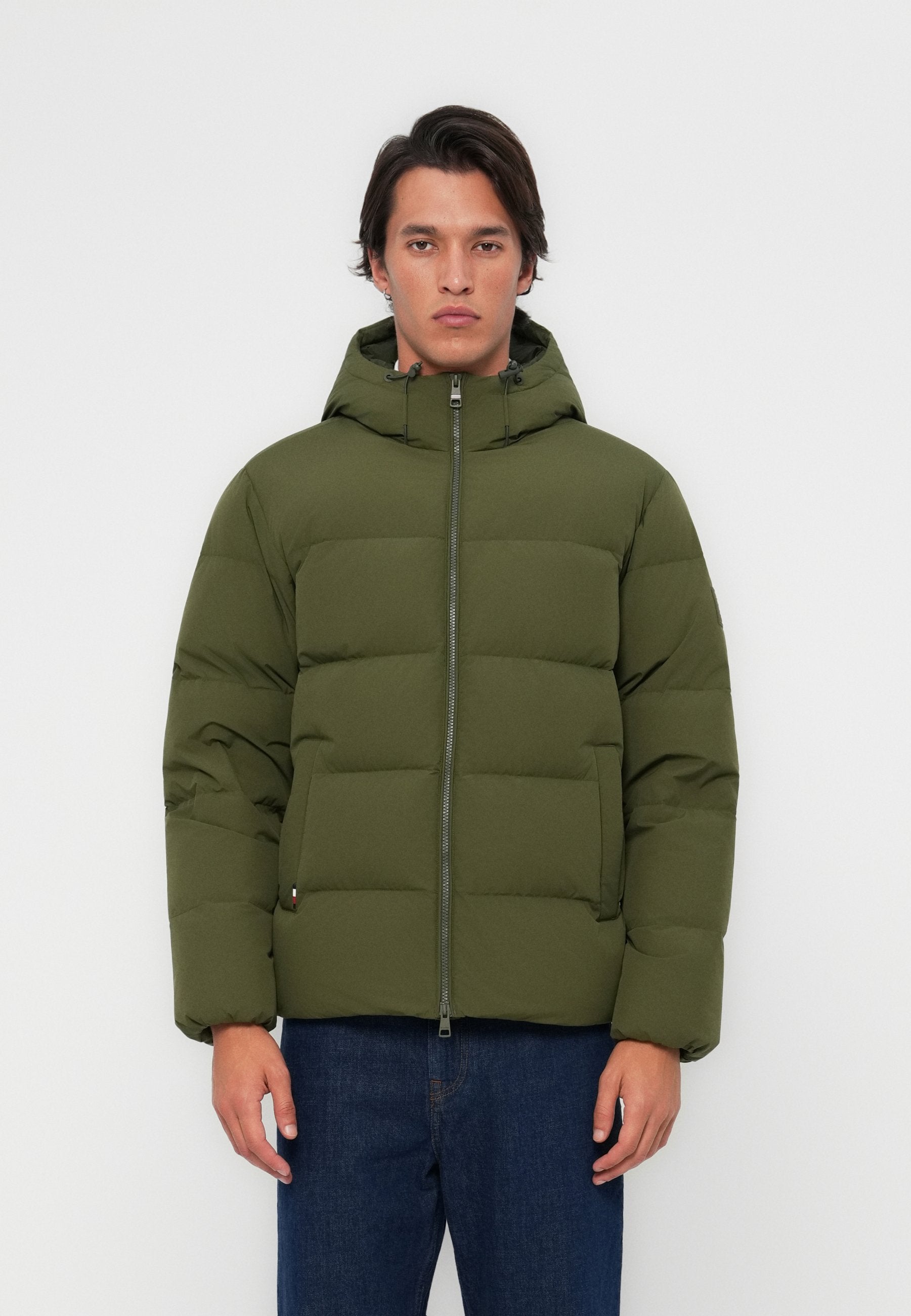 HOODED PUFFER Media 3