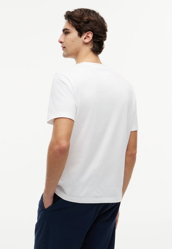 Tommy Hilfiger BRAND LOVE LEFT CHEST TEE