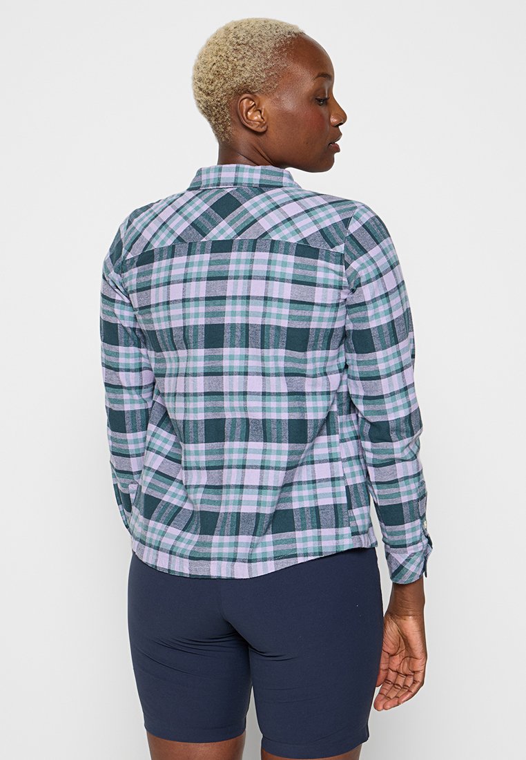 REGULAR FIT  Media 3