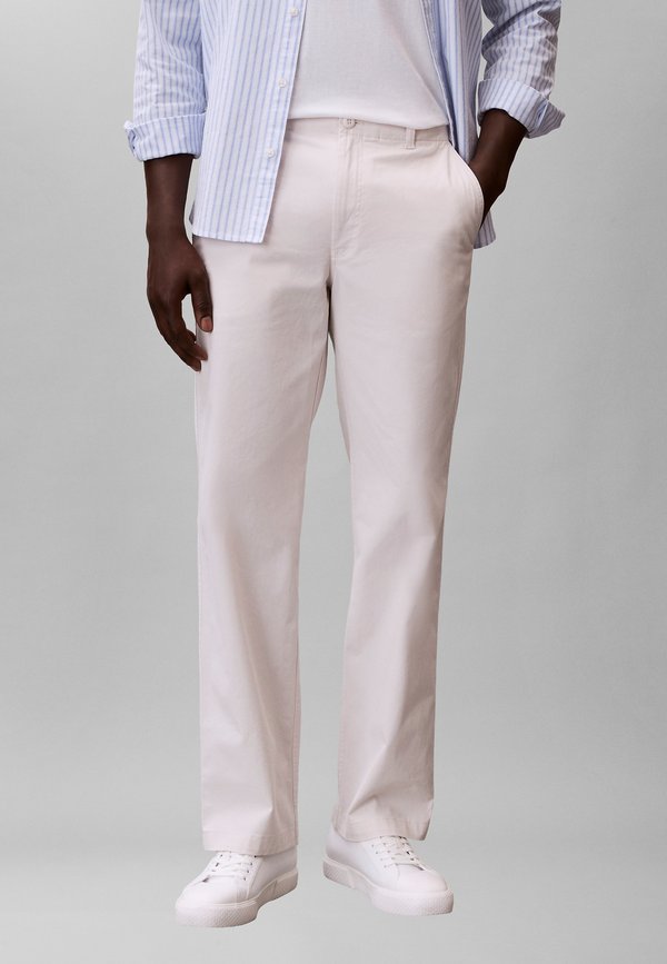 Calvin Klein Jeans COMFORT  - Chinos - white sand