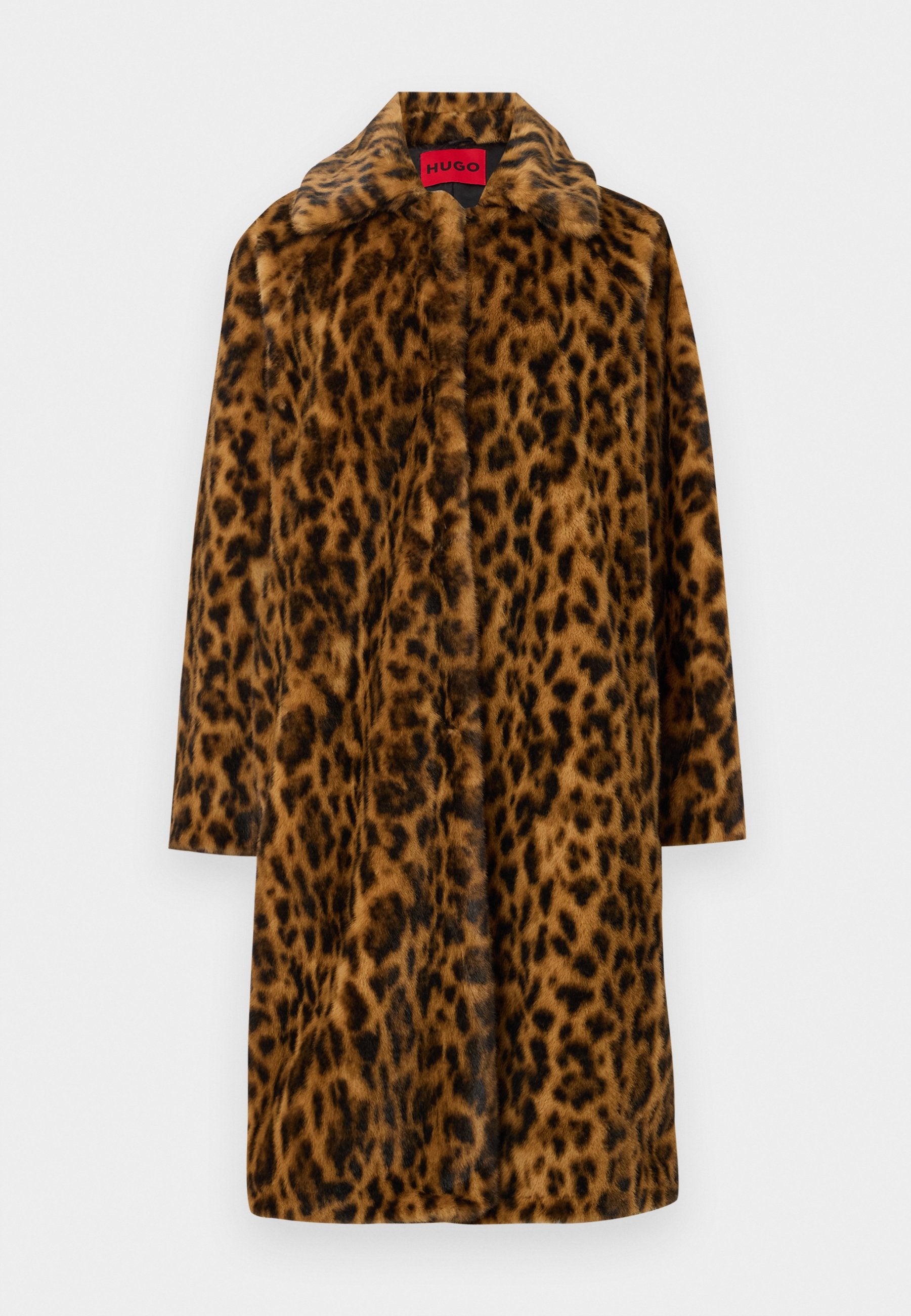 Langer brauner Kunstpelzmantel mit schwarzen Leopardenflecken, breitem Kragen und verdecktem Frontverschluss, mit Hugo-Label im inneren Kragen.