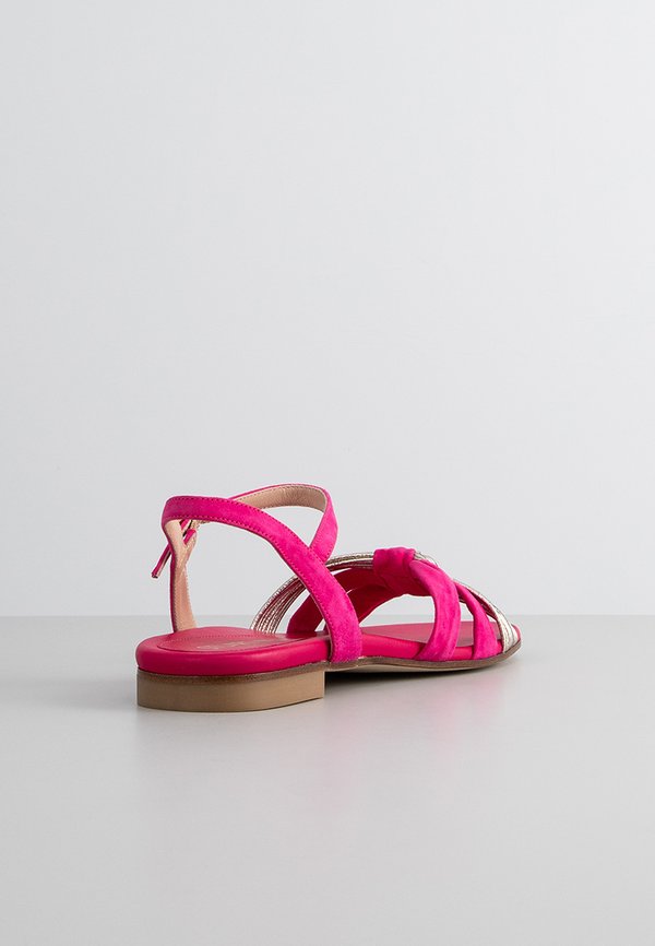 Stuart Weitzman KEANA